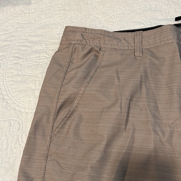 Da Hui size 36 Taupe Hybrid Board / Surf Shorts. 2 side, 1 back, 1 leg pocket. - Picture 6 of 8
